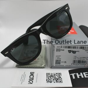 Model Display RayBan Wayfarer All Black RB2140